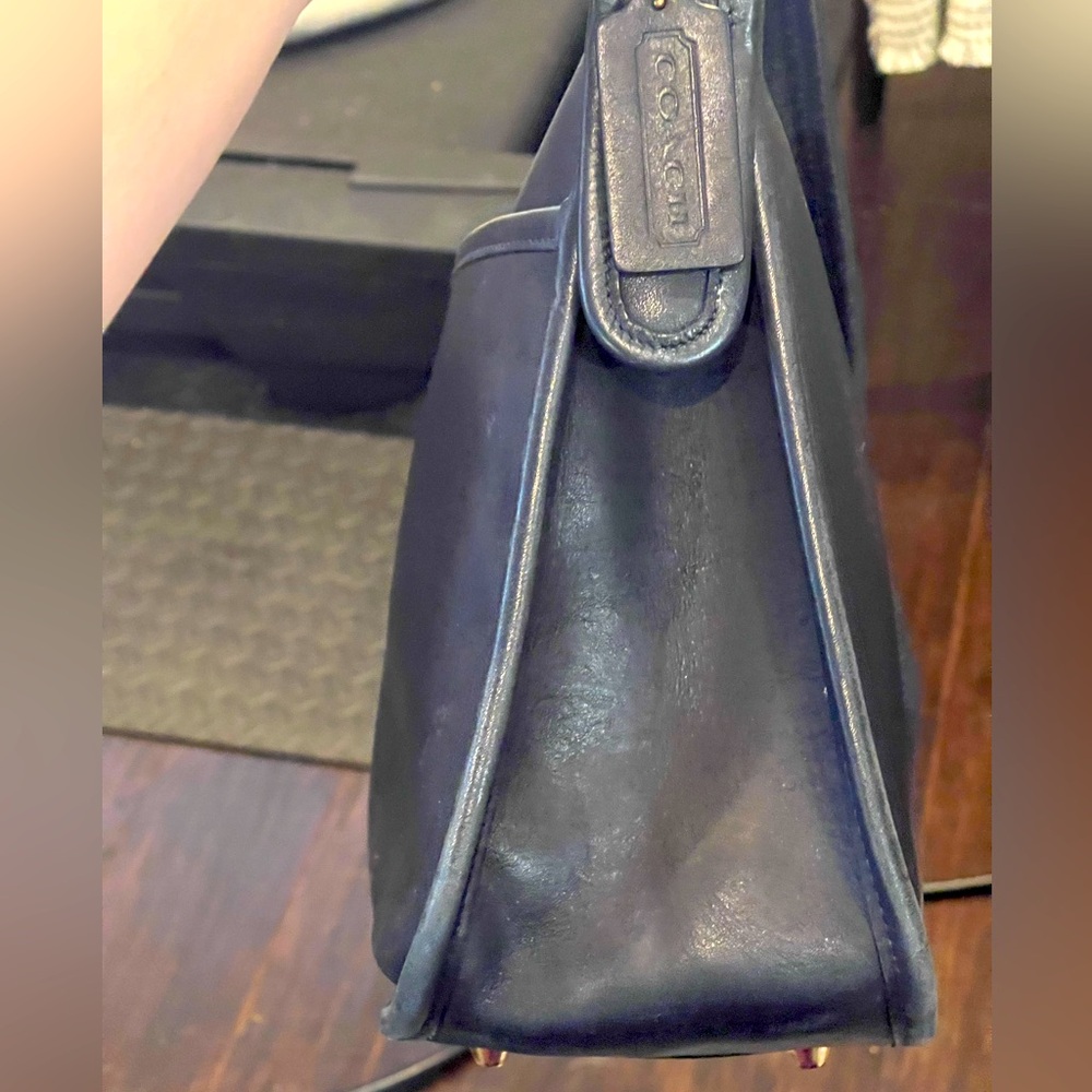 Coach vintage legacy zip bag in black leather with gold tone hardware in EUC - Picture 6 of 13